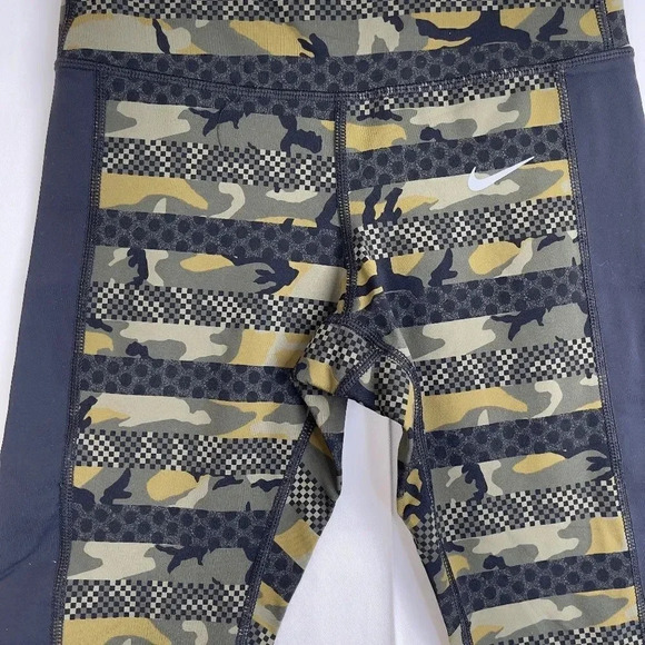 Nike Dri Fit Epic Clash Camouflage Crop Leggings - Picture 8 of 12